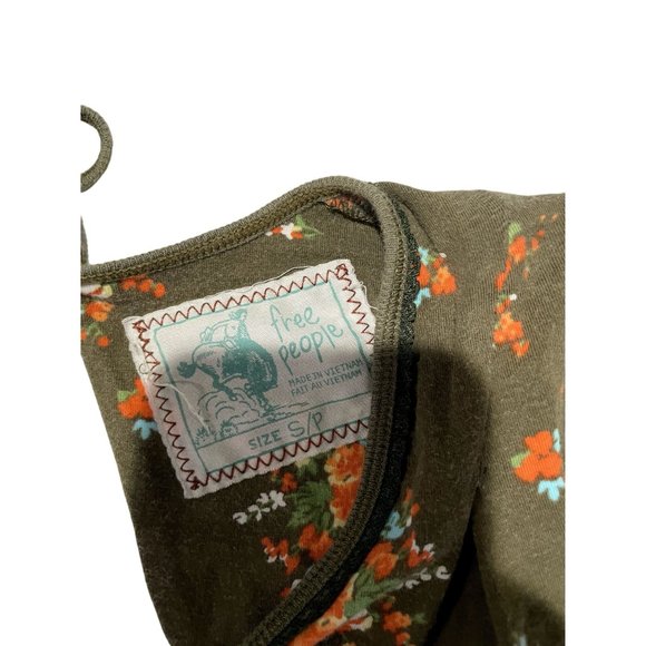 FREE PEOPLE FLORAL PRINT OPEN BACK SHORT SLEEVE GREEN v neck TOP SZ SMALL | T1 - Picture 2 of 6
